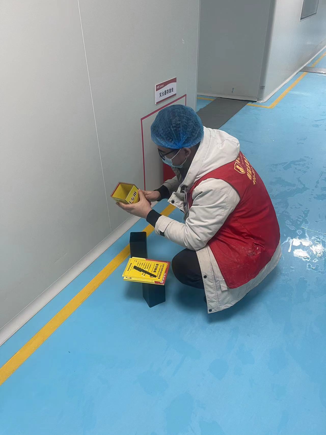 食品加工区域布放粘鼠板防尘罩